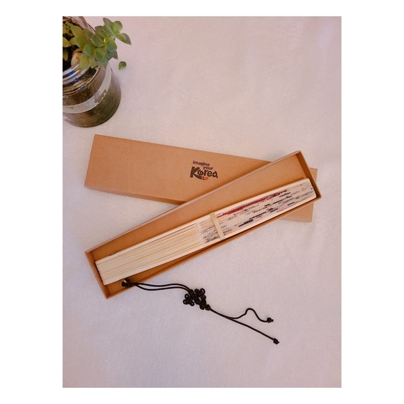 (NEW) Fan - Picture 2 of 5